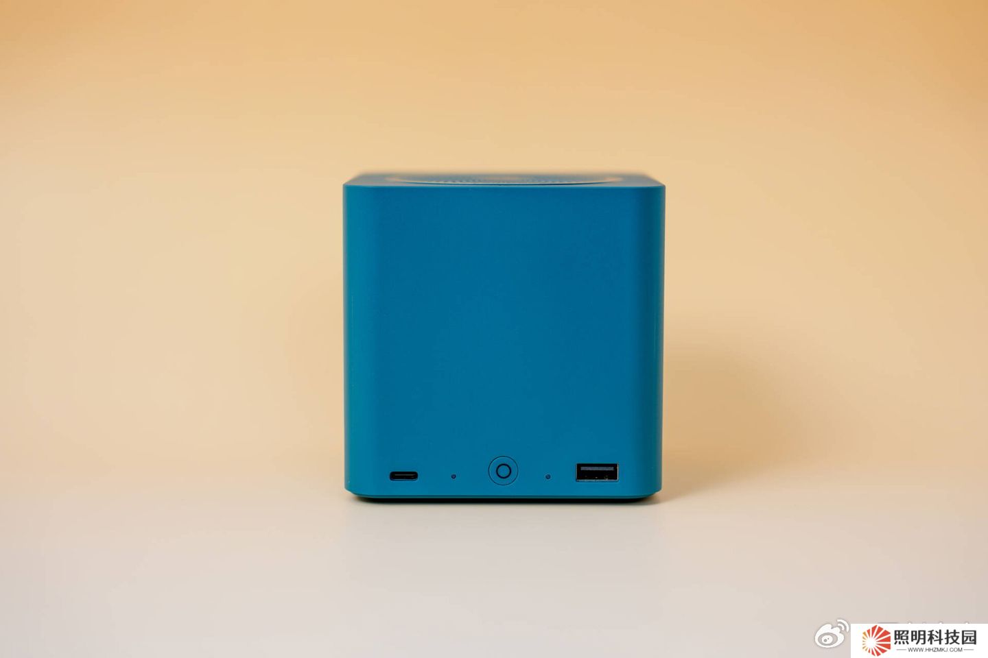 零刻 NAS 型迷你主機 ME mini 預(yù)熱：英特爾 N200、雙 2.5G 網(wǎng)口、6 盤位、內(nèi)置 45W 電源